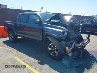 2017 Toyota Tacoma SR5 z VIN 3TMCZ5AN0HM098367, wystawiony jako IAAI lot #42299298 z przebiegiem 69 770 mil mil oraz . Historia ofert i sprzedaży dostępna na DreamBid. Obrazek 1.