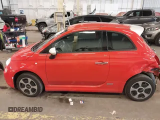 2018 FIAT 500e z VIN 3C3CFFGE4JT377259, wystawiony jako IAAI lot #41940039 z przebiegiem 61 053 mil mil oraz . Historia ofert i sprzedaży dostępna na DreamBid. Obrazek 15.