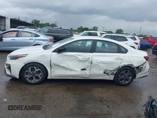 2020 Kia Forte LXS z VIN 3KPF24AD9LE208838, wystawiony jako IAAI lot #42149658 z przebiegiem 160 793 mil mil oraz . Historia ofert i sprzedaży dostępna na DreamBid. Obrazek 14.