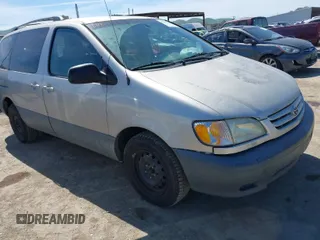 2002 Toyota Sienna CE with VIN 4T3ZF19C82U456772, listed as a IAAI auction lot 41880102 with 288,228 mi miles. Bid and sale history available at carsss.com. Image 1.