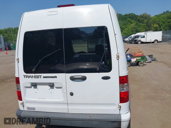 2010 Ford Transit Connect XL z VIN NM0LS7CN7AT000582, wystawiony jako IAAI lot #42425627 z przebiegiem 193 333 mil mil oraz . Historia ofert i sprzedaży dostępna na DreamBid. Obrazek 16.