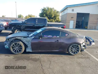 2017 Toyota 86 z VIN JF1ZNAA13H9705460, wystawiony jako IAAI lot #41955022 z przebiegiem 83 218 mil mil oraz . Historia ofert i sprzedaży dostępna na DreamBid. Obrazek 15.