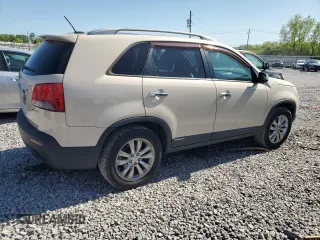 2011 Kia Sorento EX with VIN 5XYKU4A29BG116105, listed as a Copart auction lot 52570045 with 268,549 mi miles and Salvage Title. Bid and sale history available at carsss.com. Image 3.