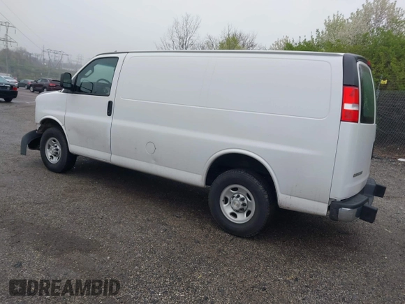 2021 Chevrolet Express Cargo z VIN 1GCWGAFP0M1198014, wystawiony jako IAAI lot #41844897 z przebiegiem 57 993 mil mil oraz . Historia ofert i sprzedaży dostępna na DreamBid. Obrazek 3.