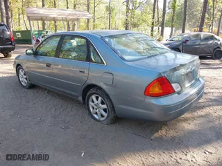 2002 Toyota Avalon XL with VIN 4T1BF28B42U257954, listed as a IAAI auction lot 42050833 with 367,984 mi miles. Bid and sale history available at carsss.com. Image 3.