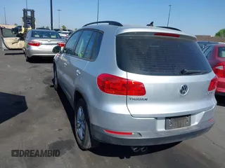 2015 Volkswagen Tiguan S z VIN WVGAV7AX8FW543639, wystawiony jako IAAI lot #42328348 z przebiegiem 76 311 mil mil oraz . Historia ofert i sprzedaży dostępna na DreamBid. Obrazek 3.