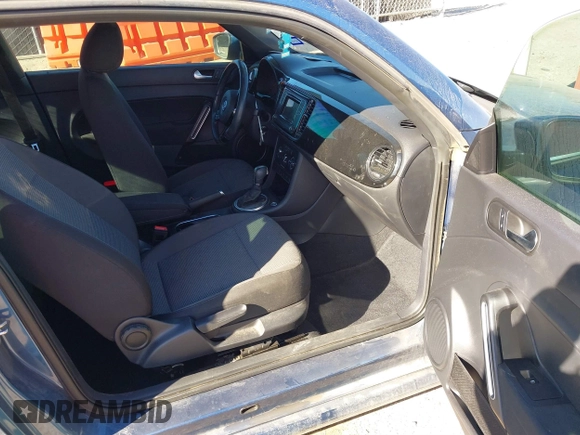 2019 Volkswagen Beetle S с VIN 3VWFD7AT7KM719095, выставлен на аукционе IAAI как лот 40919031 с пробегом 86 516 миль миль и . История ставок и продаж доступна на DreamBid. Изображение 5.