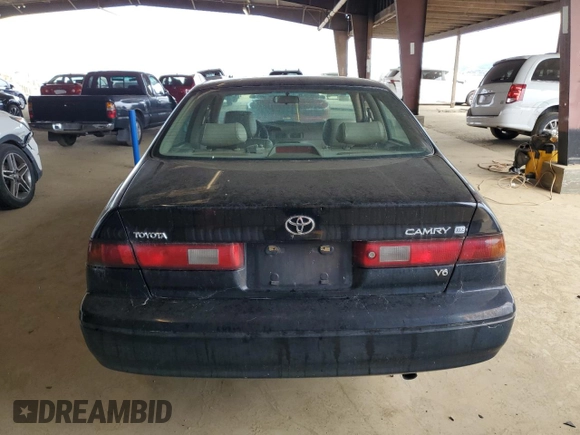 1998 Toyota Camry LE z VIN JT2BF28KXW0141801, wystawiony jako Copart lot #48014915 z przebiegiem 189 656 mil mil oraz Czysty tytuł • Clean title. Historia ofert i sprzedaży dostępna na DreamBid. Obrazek 6.