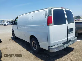 2002 Chevrolet City Express Cargo z VIN 1GCEG15W821225865, wystawiony jako IAAI lot #42343082 z przebiegiem 318 658 mil mil oraz . Historia ofert i sprzedaży dostępna na DreamBid. Obrazek 3.