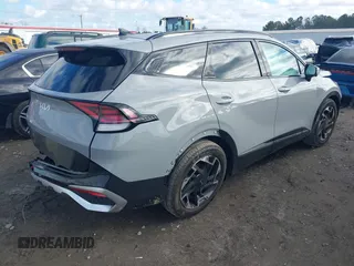 2025 Kia Sportage SX-Prestige z VIN 5XYK53DF5SG260370, wystawiony jako IAAI lot #41223856 z przebiegiem 5 643 mil mil oraz . Historia ofert i sprzedaży dostępna na DreamBid. Obrazek 4.