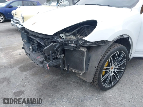 2016 Porsche Cayenne Turbo z VIN WP1AC2A20GLA85193, wystawiony jako IAAI lot #42170440 z przebiegiem 95 999 mil mil oraz . Historia ofert i sprzedaży dostępna na DreamBid. Obrazek 6.