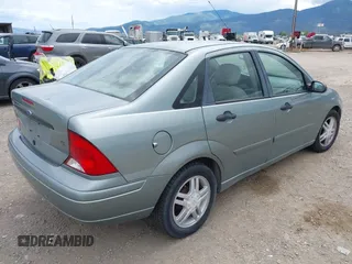 2003 Ford Focus SE z VIN 1FAFP34PX3W135265, wystawiony jako IAAI lot #42354012 z przebiegiem 79 617 mil mil oraz . Historia ofert i sprzedaży dostępna na DreamBid. Obrazek 4.