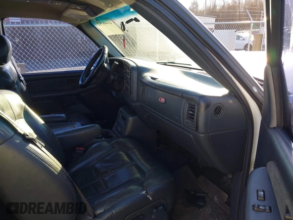 2000 Chevrolet Silverado 1500 LS with VIN 1GCEK19T8YE138791, listed as a IAAI auction lot 41448352 with 226,269 mi miles. Bid and sale history available at carsss.com. Image 5.