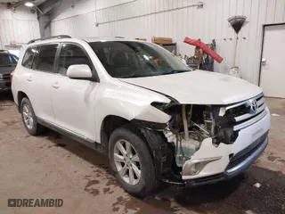 2011 Toyota Highlander with VIN 5TDBK3EH4BS083872, listed as a IAAI auction lot 41392392 with 305,143 mi miles. Bid and sale history available at carsss.com. Image 1.
