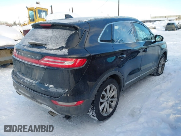 2015 Lincoln MKC with VIN 5LMTJ2AHXFUJ01440, listed as a IAAI auction lot 41526975 with 104,280 mi miles. Bid and sale history available at carsss.com. Image 4.