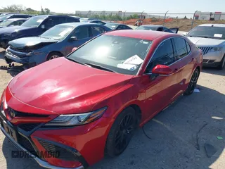 2022 Toyota Camry XSE z VIN 4T1K61AK1NU006141, wystawiony jako IAAI lot #42078782 z przebiegiem 55 637 mil mil oraz . Historia ofert i sprzedaży dostępna na DreamBid. Obrazek 6.