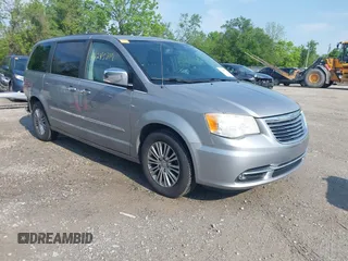 2014 Chrysler Town & Country Touring L z VIN 2C4RC1CG2ER108162, wystawiony jako IAAI lot #42245817 z przebiegiem 198 906 mil mil oraz . Historia ofert i sprzedaży dostępna na DreamBid. Obrazek 1.