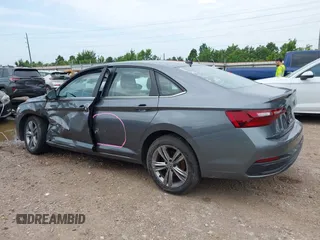 2024 Volkswagen Jetta SE z VIN 3VW7M7BU9RM011999, wystawiony jako IAAI lot #42697218 z przebiegiem 47 078 mil mil oraz . Historia ofert i sprzedaży dostępna na DreamBid. Obrazek 14.