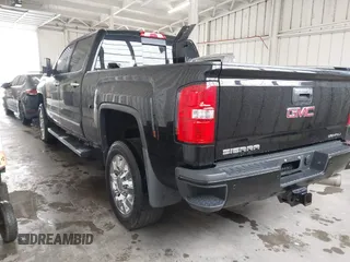 2016 GMC Sierra 2500HD Denali z VIN 1GT12UE82GF207890, wystawiony jako IAAI lot #41994971 z przebiegiem 101 221 mil mil oraz . Historia ofert i sprzedaży dostępna na DreamBid. Obrazek 3.