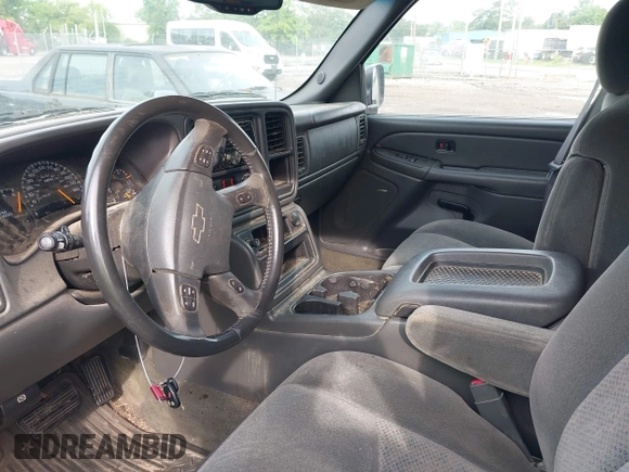 2005 Chevrolet Silverado 1500 LT z VIN 1GCEC19T25Z189317, wystawiony jako IAAI lot #42478193 z przebiegiem 172 659 mil mil oraz . Historia ofert i sprzedaży dostępna na DreamBid. Obrazek 5.