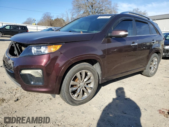 2011 Kia Sorento SX z VIN 5XYKW4A29BG156677, wystawiony jako Copart lot #42731225 z przebiegiem 245 581 mil mil oraz Czysty tytuł • Clean title. Historia ofert i sprzedaży dostępna na DreamBid. Obrazek 1.