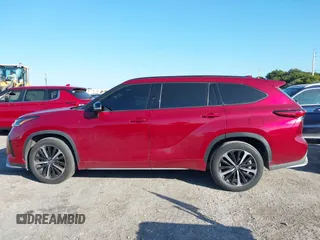 2022 Toyota Highlander XSE with VIN 5TDLZRAH6NS137265, listed as a IAAI auction lot 41300574 with 35,846 mi miles and . Bid and sale history available at DreamBid. Image 14.