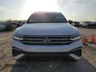 2024 Volkswagen Tiguan SE z VIN 3VVNB7AX8RM013904, wystawiony jako Copart lot #53521455 z przebiegiem 13 477 mil mil oraz Szkoda całkowita • Salvage title. Historia ofert i sprzedaży dostępna na DreamBid. Obrazek 5.