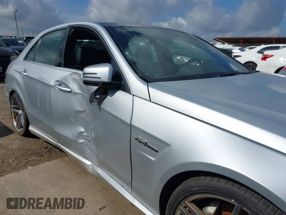 2011 Mercedes-Benz E 63 AMG с VIN WDDHF7HB8BA356599, выставлен на аукционе IAAI как лот 42674553 с пробегом 73 500 миль миль и . История ставок и продаж доступна на DreamBid. Изображение 6.