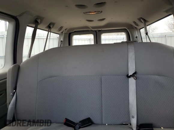 2013 Ford Econoline Passenger XL z VIN 1FBNE3BL6DDA95344, wystawiony jako Copart lot #53704825 z przebiegiem 204 281 mil mil oraz Czysty tytuł • Clean title. Historia ofert i sprzedaży dostępna na DreamBid. Obrazek 10.