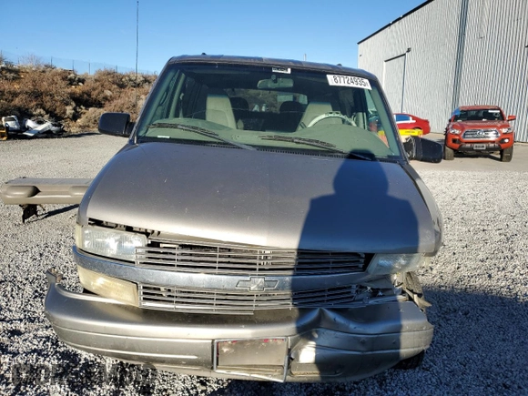 2002 Chevrolet Astro with VIN 1GNDM19X42B136240, listed as a Copart auction lot 87724935 with 195,652 mi miles and Salvage Title. Bid and sale history available at carsss.com. Image 5.