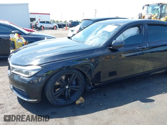 2017 BMW 7 Series 750i with VIN WBA7F0C37HGM22205, listed as a IAAI auction lot 40033800 with 70,581 mi miles. Bid and sale history available at carsss.com. Image 6.
