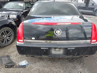 2008 Cadillac DTS 1SA z VIN 1G6KD57Y98U102801, wystawiony jako IAAI lot #42204185 z przebiegiem 152 990 mil mil oraz . Historia ofert i sprzedaży dostępna na DreamBid. Obrazek 17.