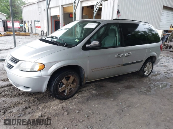 2005 Dodge Caravan SXT with VIN 1D4GP45RX5B289704, listed as a IAAI auction lot 42758561 with 110,396 mi miles and . Bid and sale history available at DreamBid. Image 2.