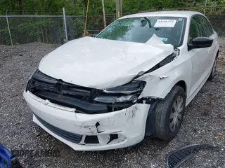 2014 Volkswagen Jetta S z VIN 3VW2K7AJ0EM367470, wystawiony jako IAAI lot #42186375 z przebiegiem 118 715 mil mil oraz . Historia ofert i sprzedaży dostępna na DreamBid. Obrazek 6.