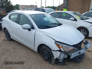 2019 Toyota Yaris L z VIN 3MYDLBYVXKY510466, wystawiony jako IAAI lot #42016585 z przebiegiem 66 671 mil mil oraz . Historia ofert i sprzedaży dostępna na DreamBid. Obrazek 1.