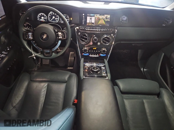 2022 Rolls-Royce Cullinan z VIN IDCO004308ZZ, wystawiony jako Copart lot #64985434 z przebiegiem 23 414 mil mil oraz Czysty tytuł • Clean title. Historia ofert i sprzedaży dostępna na DreamBid. Obrazek 8.