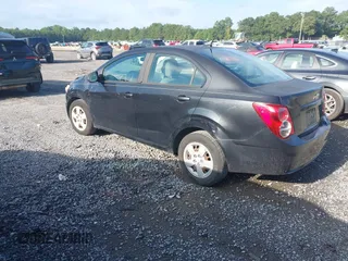 2014 Chevrolet Sonic LS z VIN 1G1JA5SH6E4114692, wystawiony jako IAAI lot #42671958 z przebiegiem 200 945 mil mil oraz . Historia ofert i sprzedaży dostępna na DreamBid. Obrazek 3.