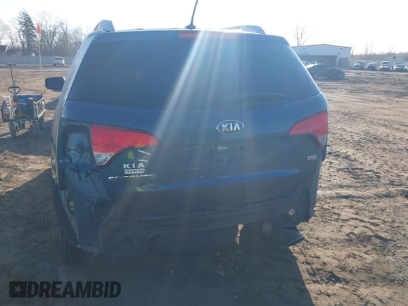 2015 Kia Sorento LX with VIN 5XYKT4A70FG564933, listed as a IAAI auction lot 41791941 with 136,573 mi miles. Bid and sale history available at carsss.com. Image 6.