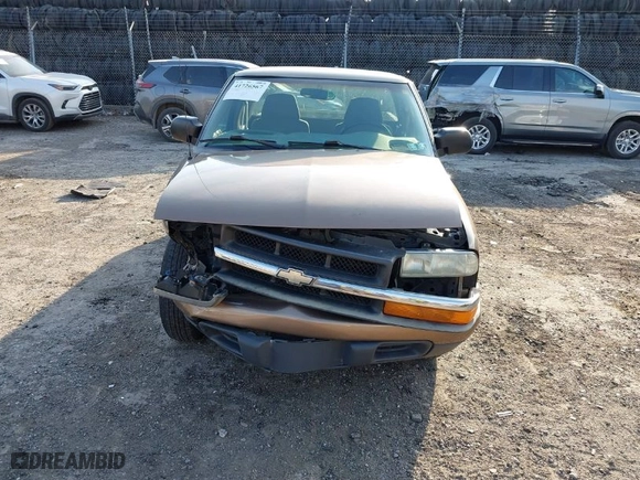 2003 Chevrolet S-10 with VIN 1GCCS19H438207874, listed as a IAAI auction lot 41726567 with NaN miles. Bid and sale history available at carsss.com. Image 6.