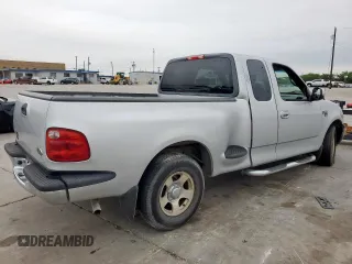 2002 Ford F-150 XL z VIN 1FTRX07W72KB81327, wystawiony jako Copart lot #59488305 z przebiegiem 102 848 mil mil oraz Szkoda całkowita • Salvage title. Historia ofert i sprzedaży dostępna na DreamBid. Obrazek 3.