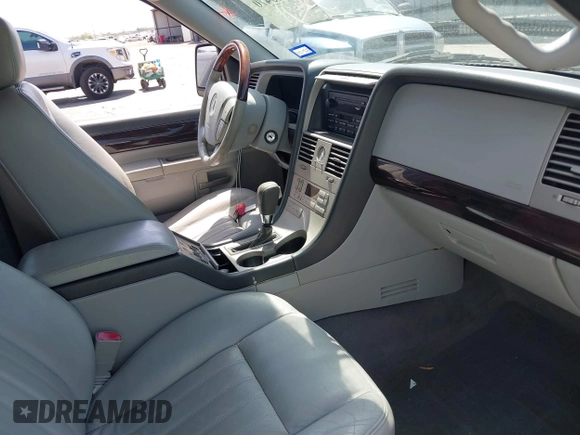 2004 Lincoln Aviator Luxury z VIN 5LMEU68H74ZJ01196, wystawiony jako IAAI lot #41853470 z przebiegiem 102 112 mil mil oraz . Historia ofert i sprzedaży dostępna na DreamBid. Obrazek 5.