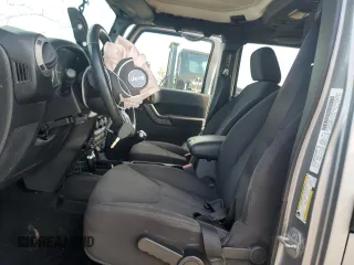 2013 Jeep Wrangler Unlimited Sport z VIN 1C4BJWDG7DL597491, wystawiony jako Copart lot #50719435 z przebiegiem Nie podano mil oraz Szkoda całkowita • Salvage title. Historia ofert i sprzedaży dostępna na DreamBid. Obrazek 7.