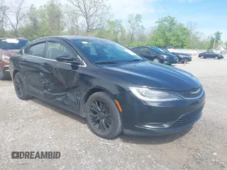 2016 Chrysler 200 LX z VIN 1C3CCCFB2GN158534, wystawiony jako IAAI lot #42124533 z przebiegiem 97 921 mil mil oraz . Historia ofert i sprzedaży dostępna na DreamBid. Obrazek 1.