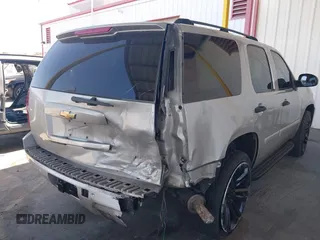 2007 Chevrolet Tahoe LS z VIN 1GNFC13C17R293787, wystawiony jako IAAI lot #42517818 z przebiegiem 293 307 mil mil oraz . Historia ofert i sprzedaży dostępna na DreamBid. Obrazek 4.
