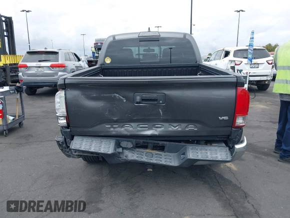 2017 Toyota Tacoma SR5 z VIN 3TMAZ5CN7HM045752, wystawiony jako IAAI lot #42057874 z przebiegiem 89 898 mil mil oraz . Historia ofert i sprzedaży dostępna na DreamBid. Obrazek 16.