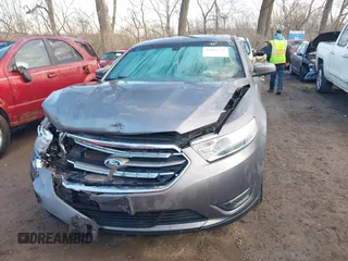 2013 Ford Taurus SEL z VIN 1FAHP2E84DG193376, wystawiony jako IAAI lot #41661721 z przebiegiem 136 341 mil mil oraz . Historia ofert i sprzedaży dostępna na DreamBid. Obrazek 12.