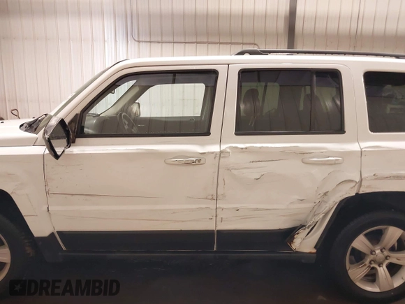 2015 Jeep Patriot High Altitude z VIN 1C4NJRFB2FD197416, wystawiony jako IAAI lot #42382197 z przebiegiem 143 695 mil mil oraz . Historia ofert i sprzedaży dostępna na DreamBid. Obrazek 14.