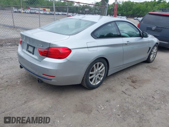 2014 BMW 4 Series 435i xDrive z VIN WBA3R5C54EF784725, wystawiony jako IAAI lot #42291673 z przebiegiem 107 124 mil mil oraz . Historia ofert i sprzedaży dostępna na DreamBid. Obrazek 4.