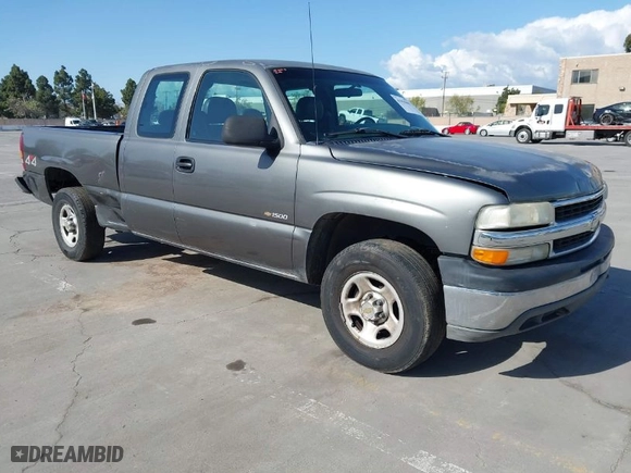 2000 Chevrolet Silverado 1500 Classic Work Truck with VIN 1GCEK19VXYE401851, listed as a IAAI auction lot 41955865 with NaN miles. Bid and sale history available at carsss.com. Image 1.