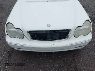 2003 Mercedes-Benz C 240 z VIN WDBRF61J63F390375, wystawiony jako IAAI lot #42207848 z przebiegiem Nie podano mil oraz . Historia ofert i sprzedaży dostępna na DreamBid. Obrazek 6.
